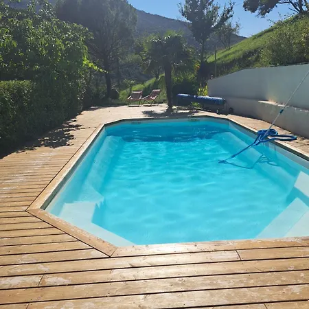 Grande Et Confortable Maison Familiale Et Sa Source !